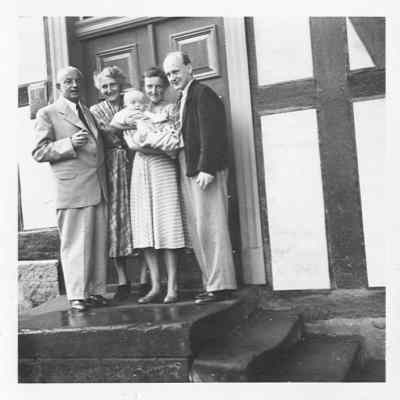 Schwarz-Weiß-Foto: In dem Dorf Angerstein im Jahre 1954.