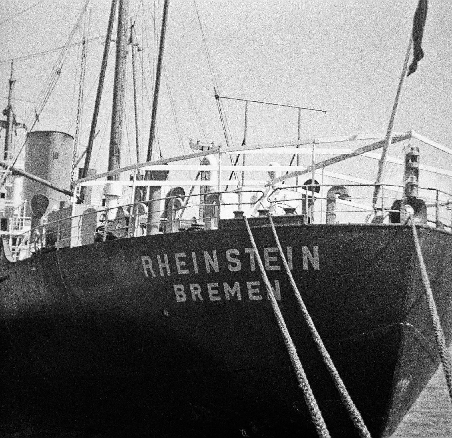 Foto von der RHEINSTEIN BREMEN im Emder Außenhafen aus dem Jahr 1967. Foto: Erwin Thomasius.