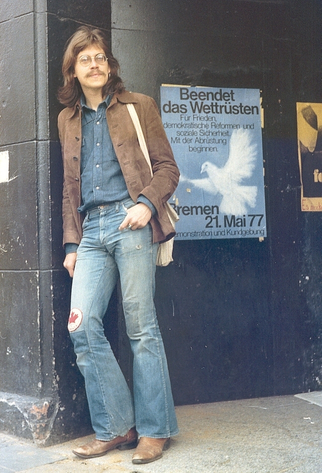 Beendet das Wettrüsten Für Frieden, demokratische Reformen und soziale Sicherheit. Mit der Abrüstung beginnen. Bremen 21. Mai 1977 Demonstration und Kundgebung